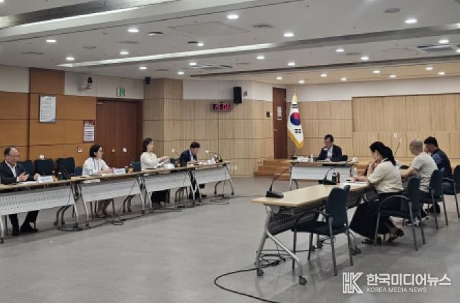 용인특례시는 2026년도 생활임금 시급액을 1만 1930원으로 확정했다. 사진은 지난 3일 열린 생활임금심의위원회