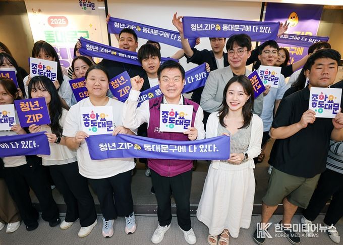 청년 토크 콘서트 기념촬영