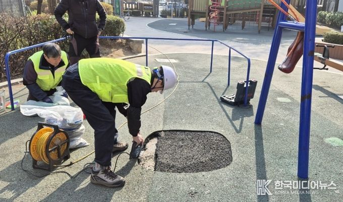 관악구 어린이놀이시설 안점검검 모습