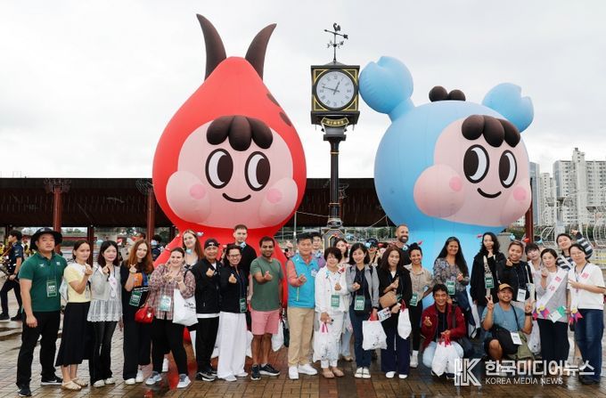소래포구축제에서 외국인 환승객 K-컬쳐 체험
