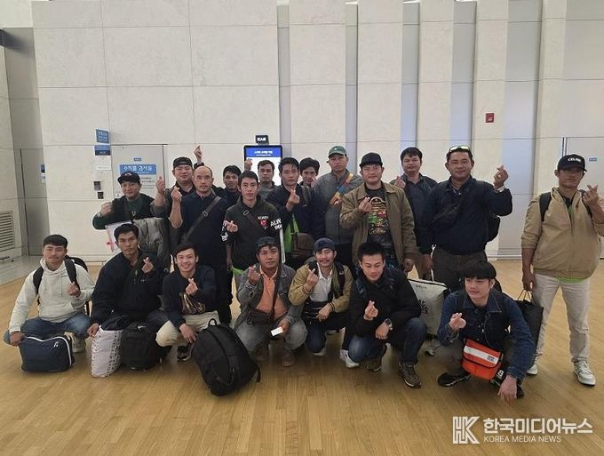 파주시, 공공형 외국인 계절근로자 5개월 근무 마치고 무사 귀국