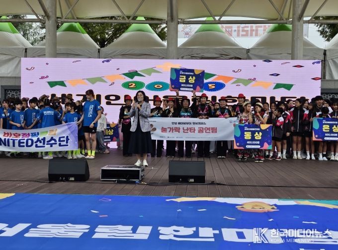 안성 베이비부머 행복캠퍼스 ‘숟가락난타 동아리팀’ 바우덕이축제 ‘2025 세계인어울림 한마당’ 금상 수상