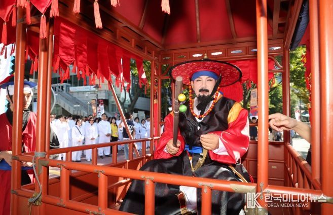 “어서 오시오, 마포나루로!” 제18회 마포나루 새우젓축제 출항
