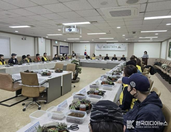 포천시 소흘읍지역사회보장협의체, 결연 어르신과 함께하는 ‘마음화분 가꾸기’ 사업 추진