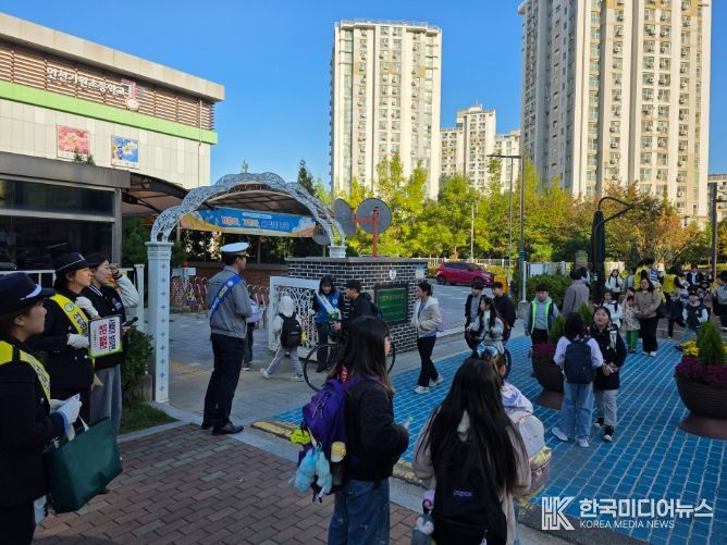 가원초 등굣길 ‘6개 기관 합동 안전·존중 문화 캠페인’