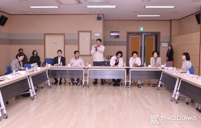 여수시의회 환경복지위원회, 여수시 육아종합지원센터에서 현장활동 펼쳐