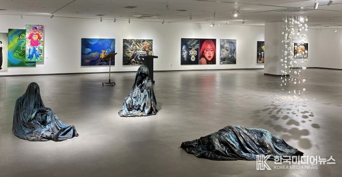 경상국립대학교(GNU) 사범대학 미술교육과는 10월 23일부터 28일까지 경남문화예술회관 제1전시실에서 제42회 경상국립대학교 사범대학 미술교육과 졸업작품전을 개최한다.
