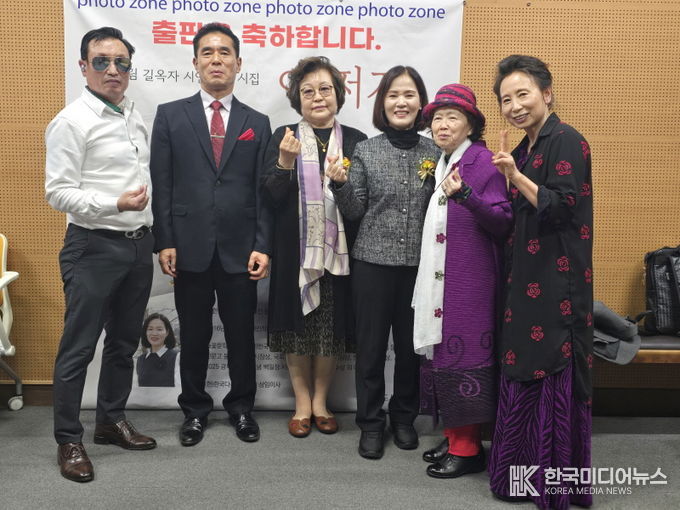 서울시의회 의장 최호정 공로 표창 수여자들의 모습
