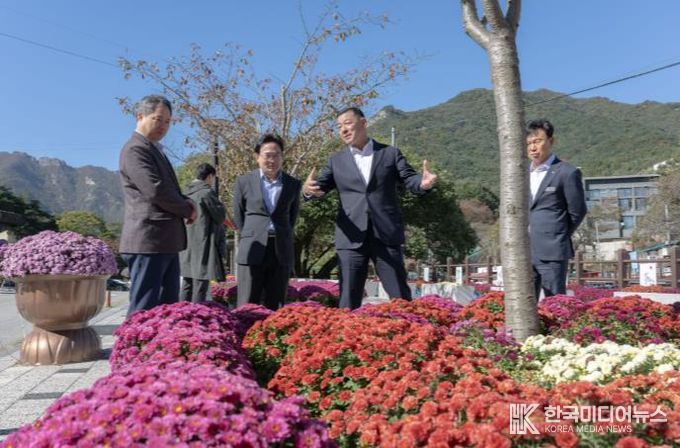 공주시, ‘2025 계룡산 국화 길 여행’ 축제 개막