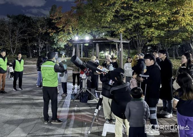 수원시 장안구 정자1동 주민자치회, '달보기 별보기' 행사 개최