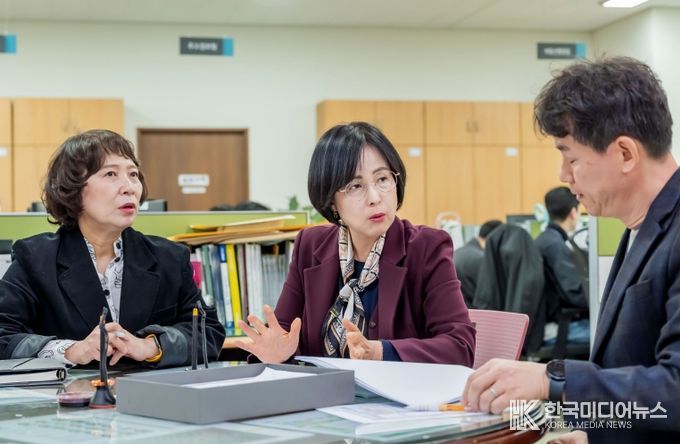 토지거래허가구역 지정에 따른 민원 현장 점검 (가운데 이수희강동구청장)