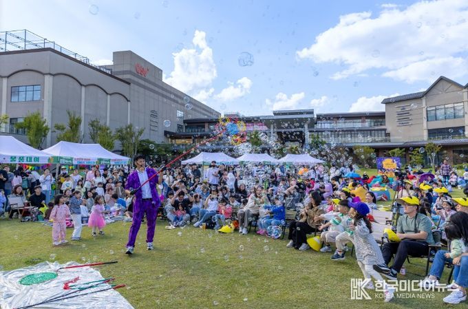 2025 광양야외도서관 「공원애愛서書」 성료 - 도서관과(야외도서관 현장)