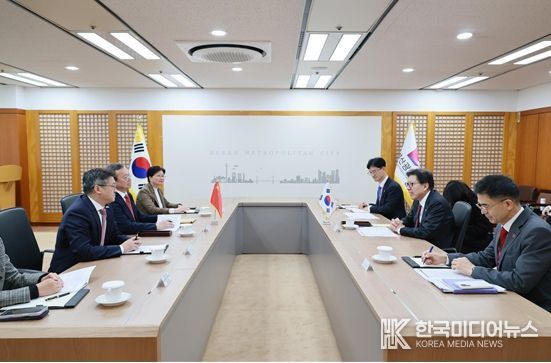 천징 상하이시 인민대표대회 상무위원회 부주임과 부산에서 재회