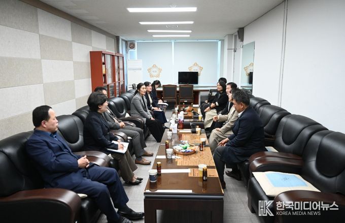 대전 중구의회 사회도시위원회가 중구 사회복지관 협의회와 소통간담회를 개최했다.