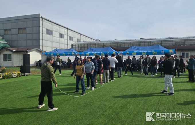 10월 30일 함평엑스포공원 ‘국향대전’ 군민 끼자랑 한마당 잔치에서 군민들이 행사를 즐기는 모습