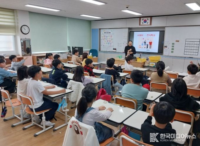 11월부터 12월까지 관내 초·중·고등학교 26개 ‘아토피·천식 안심학교’를 대상으로 알레르기질환 예방관리 교육을 추진한다.