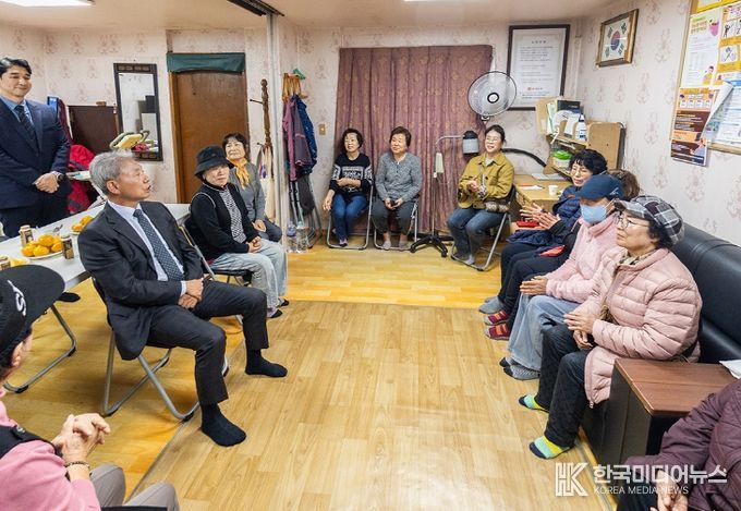 윤환 계양구청장, 경로당 현장 방문해 어르신 애로사항 청취