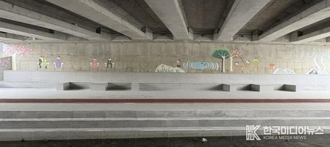 충주시 호암동의 사계, 벽화로 피어나다!