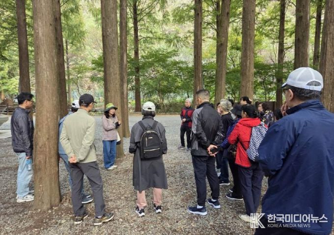 장태산자연휴양림에서 진행된 ‘마음, 함께 숲을 걷다