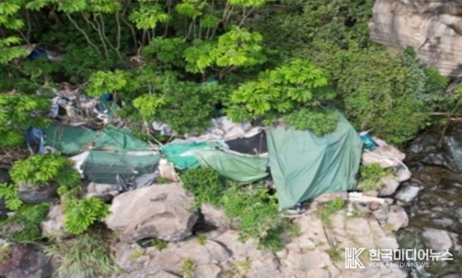 올레7코스 인근 해안절벽 불법 움막