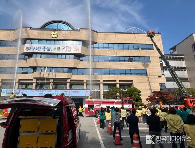 정읍시청 광장서 ‘실전 방불’ 소방훈련