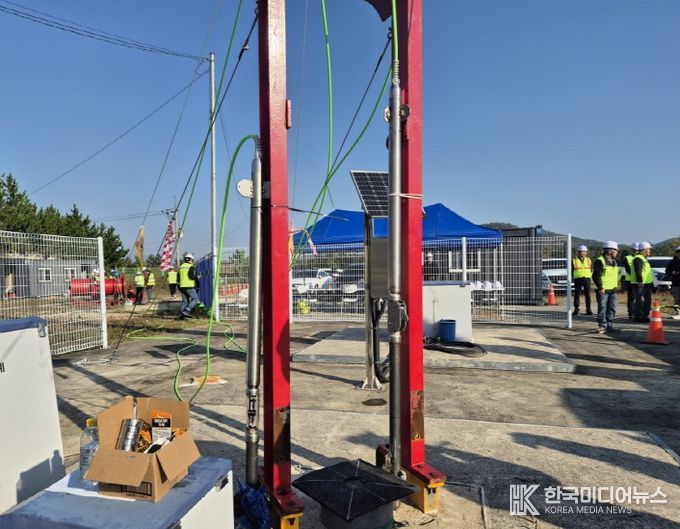 포항시는 5일 ㈜희송지오텍이 북구 흥해읍 지열발전부지 내에 심부지진계 2세트를 안전하게 재설치했다고 밝혔다.