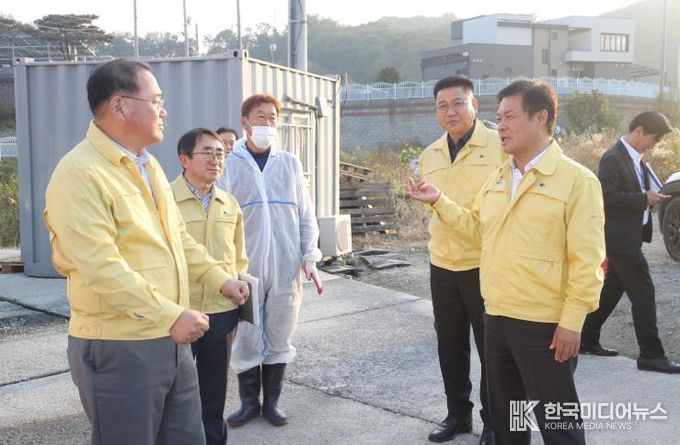 “AI 확산 원천 차단”…이학수 시장·김종훈 경제부지사, 정읍 거점소독시설 점검