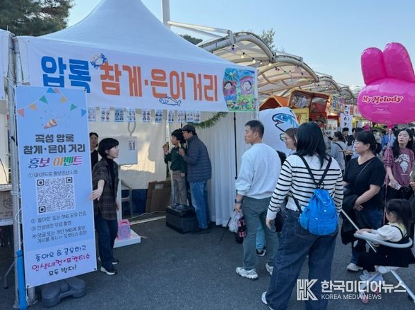 정화활동에 참여하고 있는 음식거리 영업주들