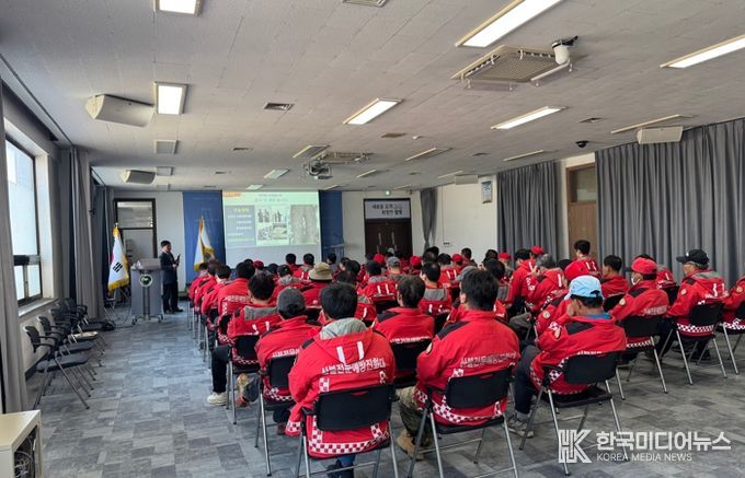 6일,7일 함평군청 대회의실 산불진화대 이론 및 공설운동장 실습 교육 진행하는 모습