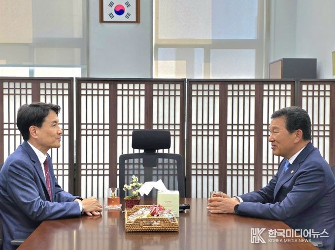 국회 찾아 신정훈 행정안전위원회 위원장 만나