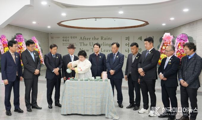 지난 13일 강진군 다산박물관에서 ‘다산과 강진茶 : 비 갠 뒤 새 찻잎 피어나니’특별전이 개막했다.