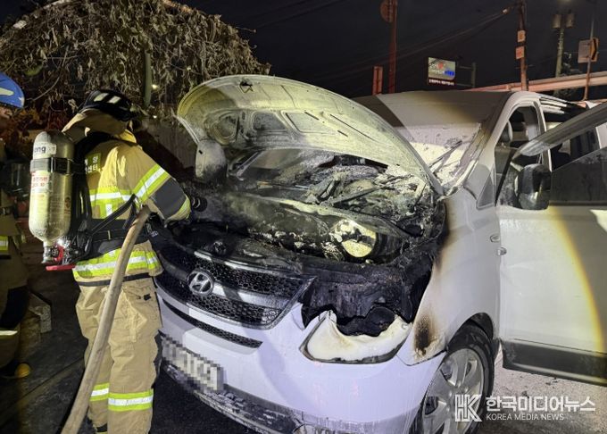 계양소방서, 차량 화재 진압...신고자가 소화기로 진화시도