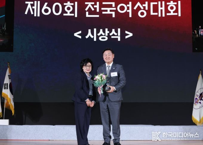 김관영 도지사, 제60회 전국여성대회 '우수지방자치단체장상' 수상