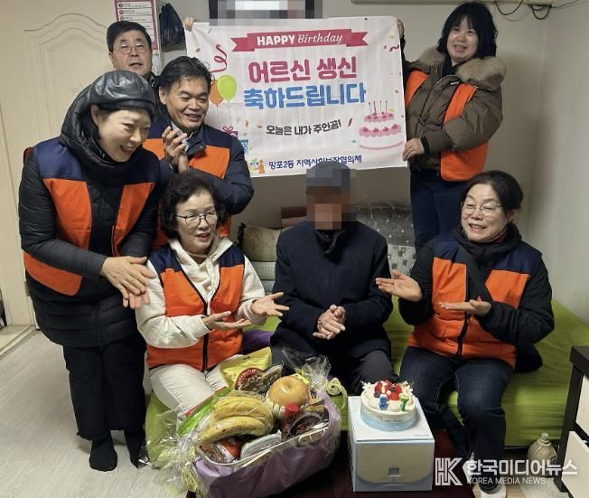 수원시 영통구 망포2동 지역사회보장협의체, 따뜻한 마음을 나누는 홀몸 어르신 생신 축하