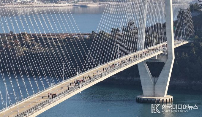 지난 11월 29일 열린 ‘2025 여수일레븐브리지마라톤’ 대회