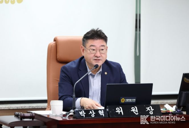 박상혁 서울특별시의회 교육위원장(서초1, 국민의힘)이 11월 24일 서울특별시의회 의원회관에서 진행된 제333회 서울특별시의회 정례회 교육위원회 제5차 회의를 주재하고 있다.