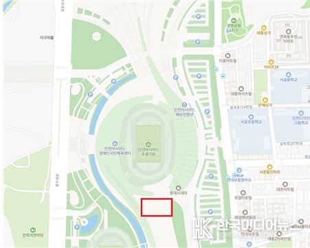 인천시설공단은 인천아시아드주경기장 남측광장(적색 상자)에서 야외 스케이트장을 이달 19일부터 내년 2월 18일까지 62일간 한시적으로 운영한다.