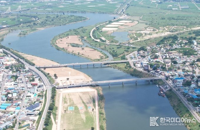 나주시가 영산대교 재가설을 위한 실시설계비로 국비 10억 원을 확보했다. 사진은 영산대교 모습.
