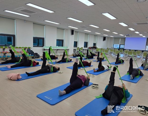건강생활지원센터에서 어르신 건강체조교실로 ‘후끈한 겨울나기’