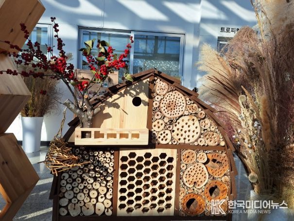 산림부산물 활용 전시 '자연의 순환, 생명을 잇다'(곤충호텔)