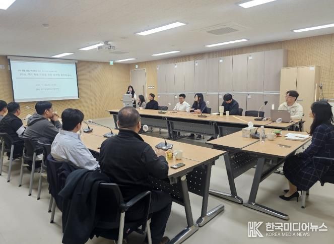 동구 권역별 협의체 학교폭력 업무 담당자들이 11월 20일 학교생할회복지원센터 협의회실에서 간담회를 열고있다