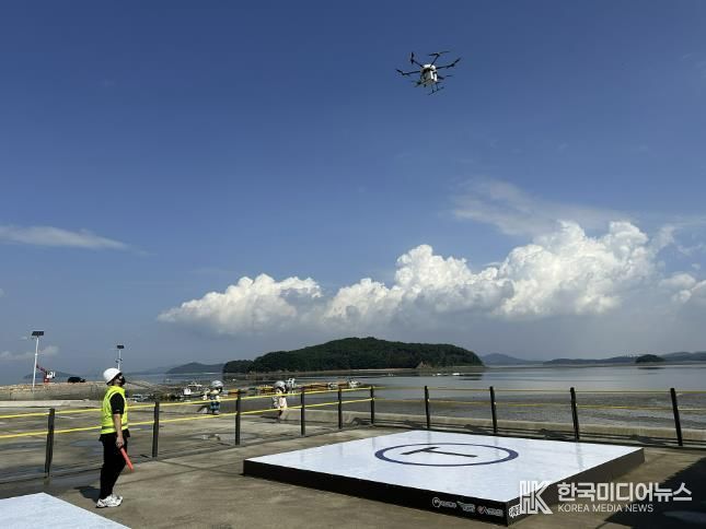 드론이 중왕항 배송 거점에서 이륙하는 모습