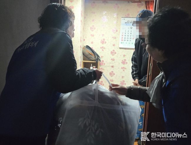 동구 송림3·5동, 취약계층에 방한 용품 전달