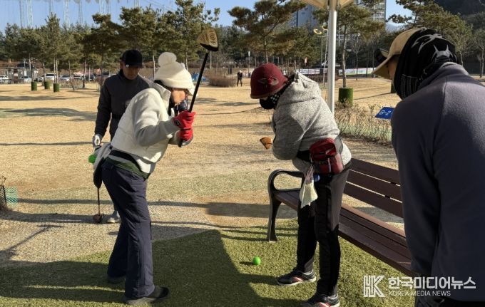 실업팀 선수단, 군민 300여명 대상 5일 간 파크골프 레슨