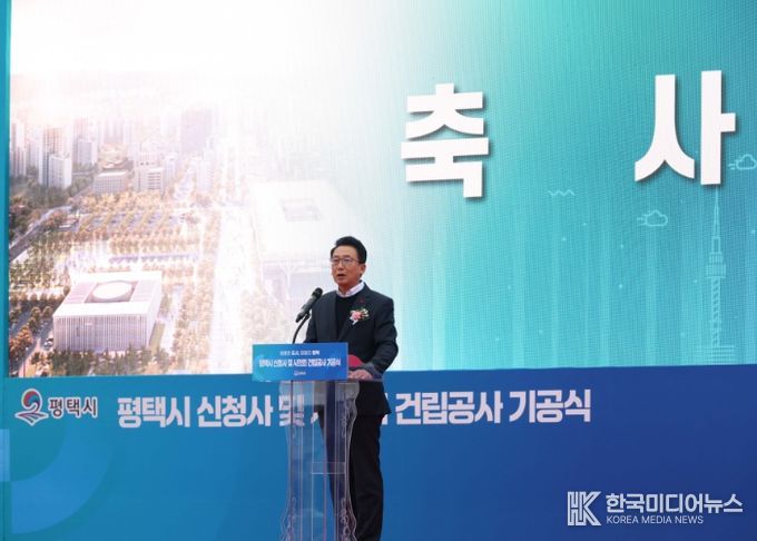 신청사 및 시의회 건립 기공식에서 축사하는 강정구 의장