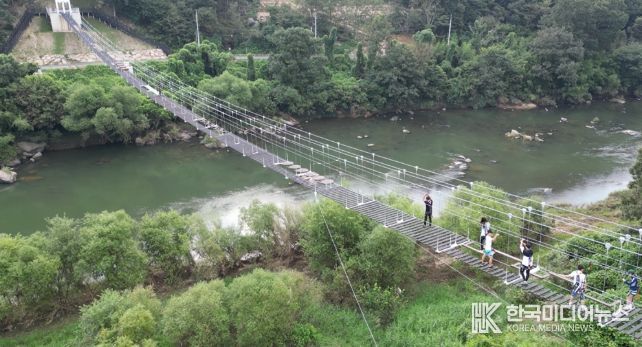 곡성군 죽곡면에 소재한 대황강 출렁다리