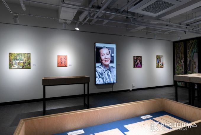 천경자 화백 작품과 유품 상설전 운영