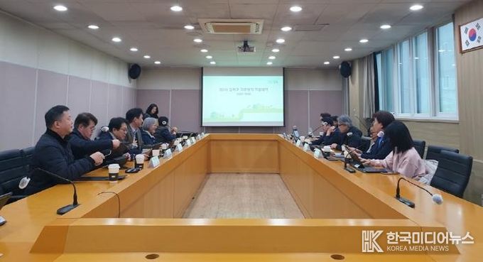 지난해 강북구청에서 개최된 강북구 탄소중립위원회 회의 전경