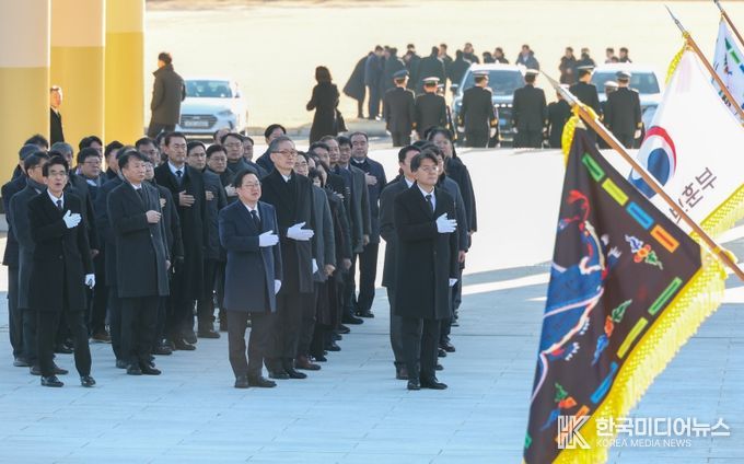 이장우 시장, 병오년 새해 첫날 현충원 참배