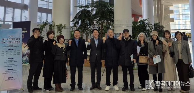 최무경 전남도의원, 여수국가산단 위기 극복 염원 담은 미술 전시회 참석